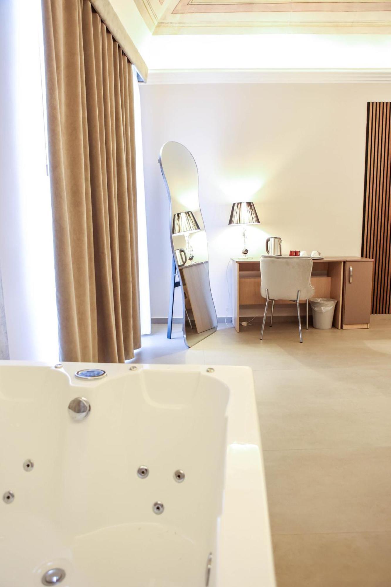 B&B Suites&Rooms Piazza Dei Martiri Catania Eksteriør billede