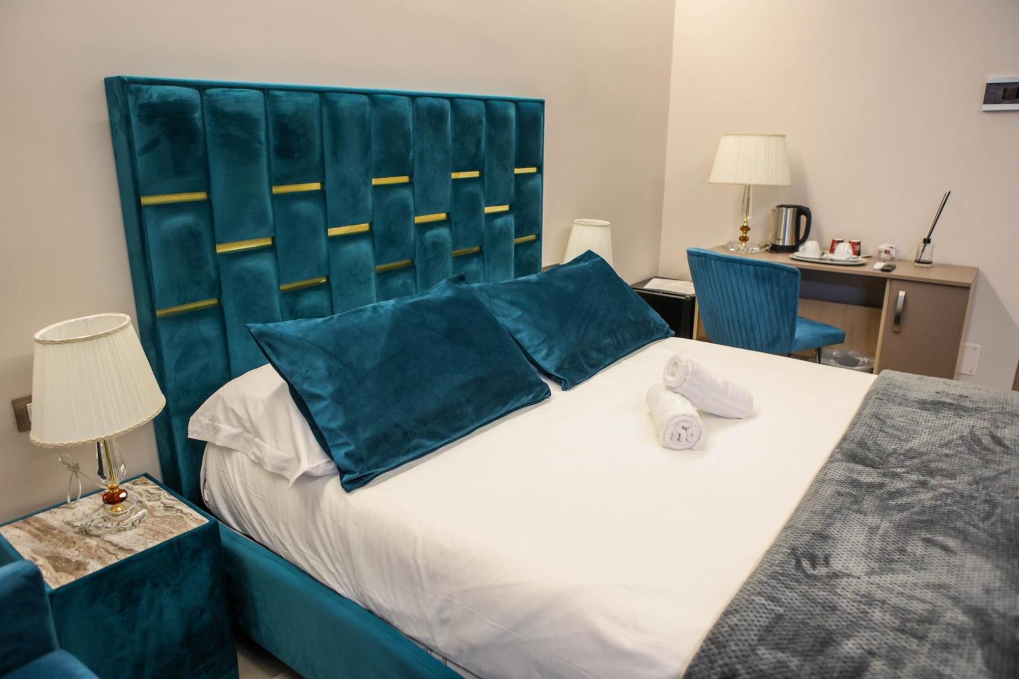 B&B Suites&Rooms Piazza Dei Martiri Catania Eksteriør billede